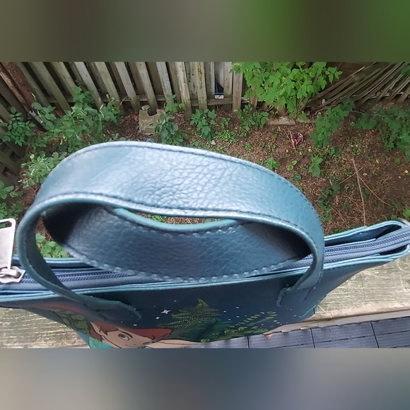 Loungefly Peter Pan & Tinkerbell pixie dust carryall - Picture 12 of 12